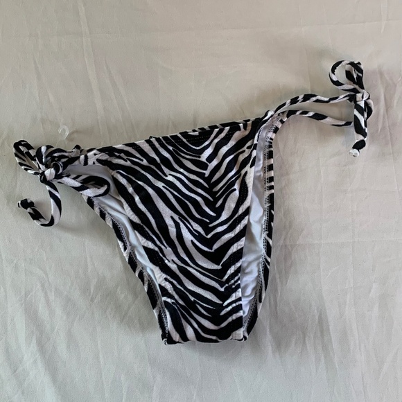 NEW - Kendall & Kylie Zebra Print Bikini Bottoms strings size XL black and white - Picture 1 of 5